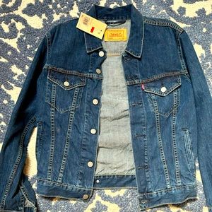Men’s Levi’s Jean Jacket Size Small - NWT